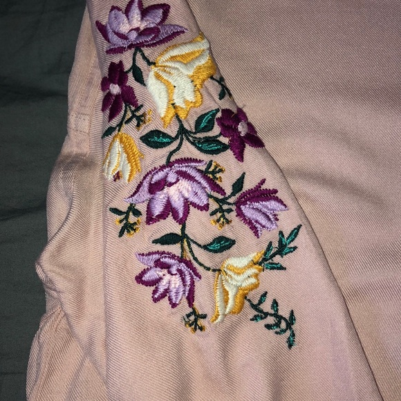 Light pink button up with floral sleeves - Picture 2 of 3